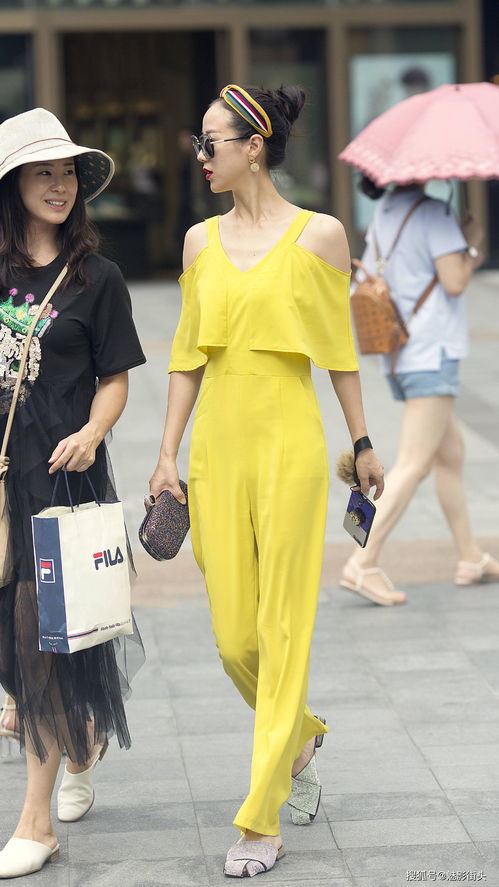 拒绝老气！夏季鲜艳服饰搭配指南